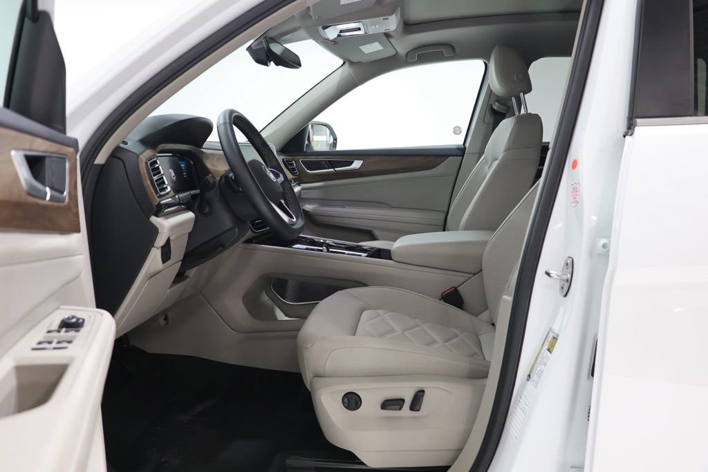 Used 2025 Volkswagen Atlas SE FWD image 15