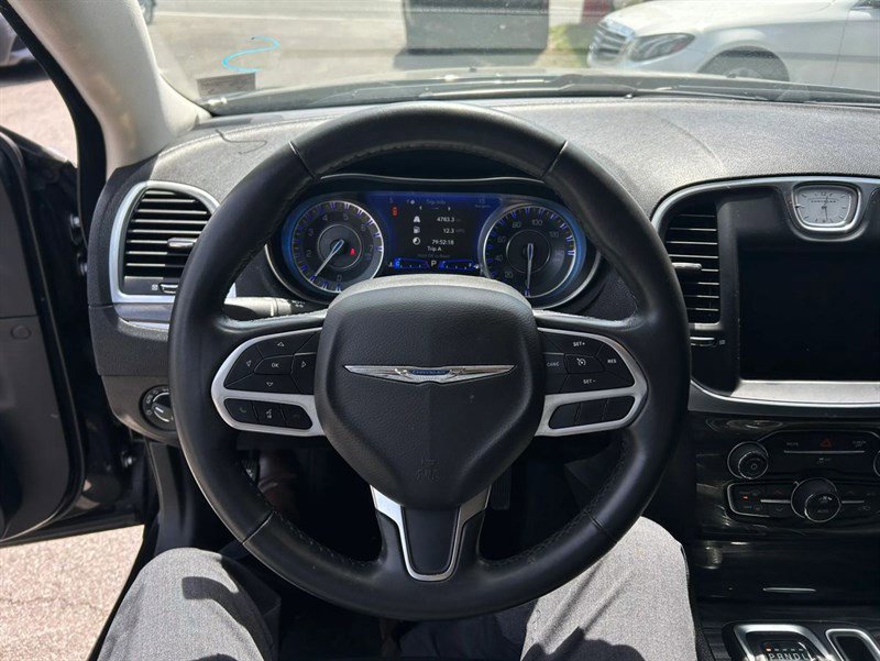 Used 2020 Chrysler 300 Touring w/ Driver Convenience Group image 10