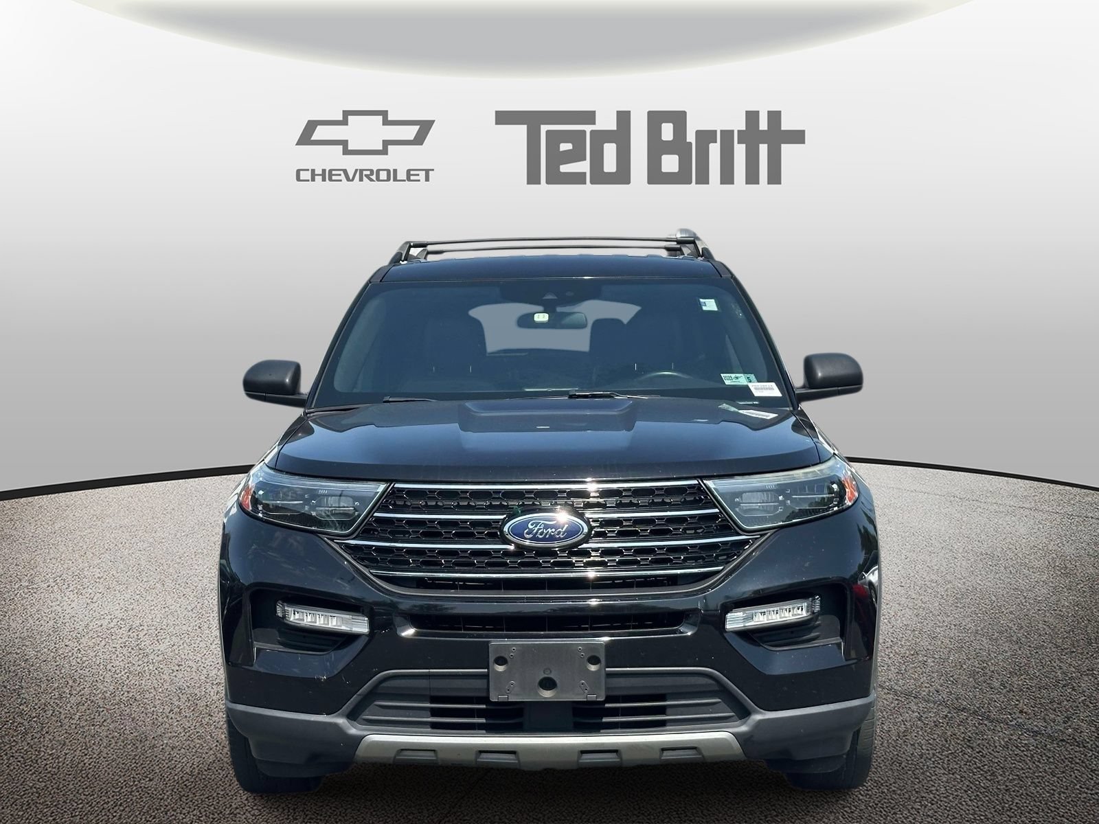Used 2020 Ford Explorer XLT w/ Equipment Group 202A AWD/4WD image 2