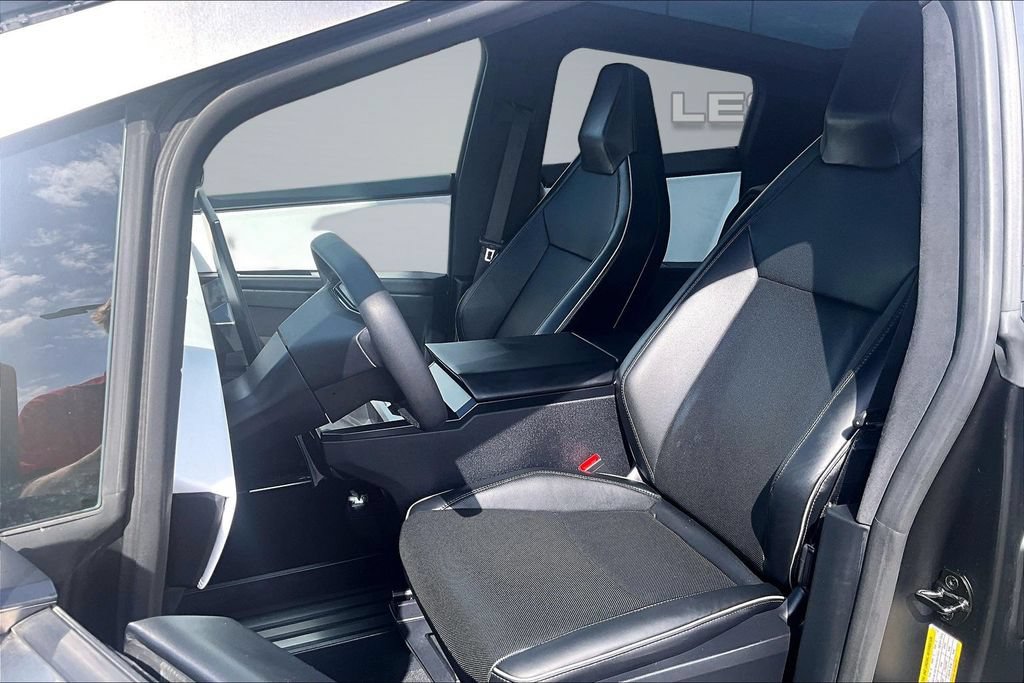 Used 2024 Tesla Cybertruck AWD Crew Cab image 25