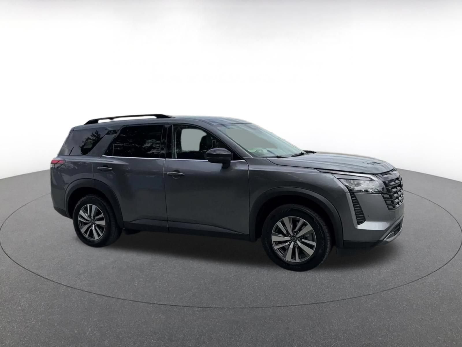 Used 2026 Nissan Pathfinder SL FWD image 2