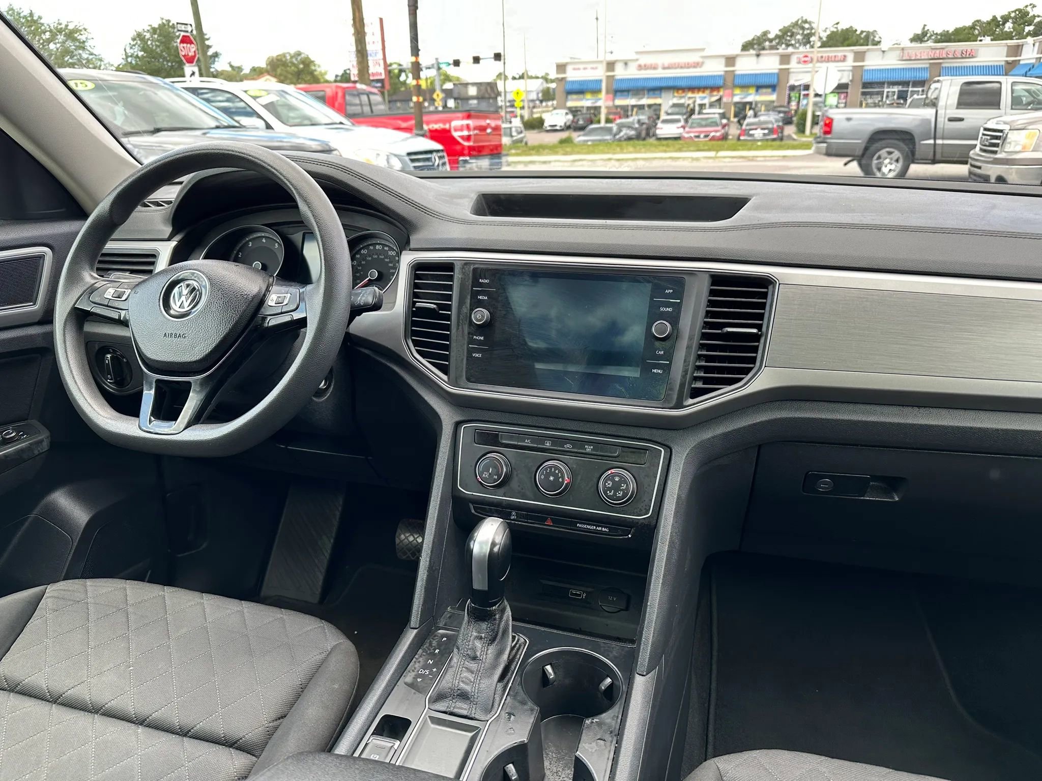 Used 2018 Volkswagen Atlas Launch Edition FWD image 14