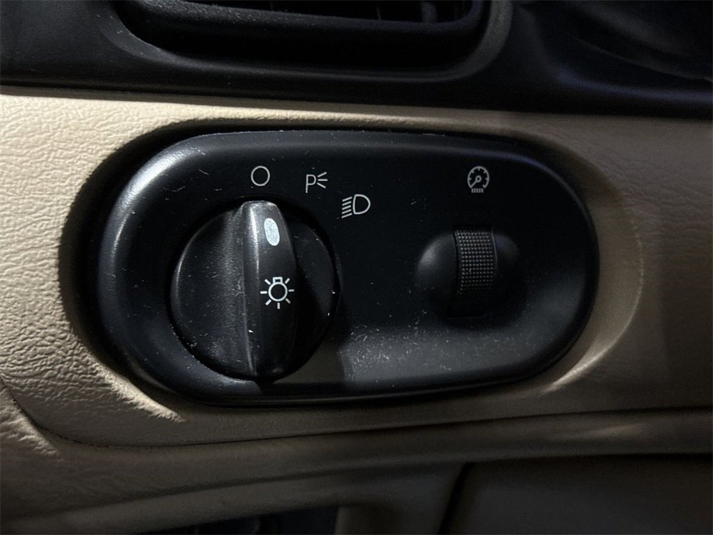 Used 2002 Ford Taurus SE image 16