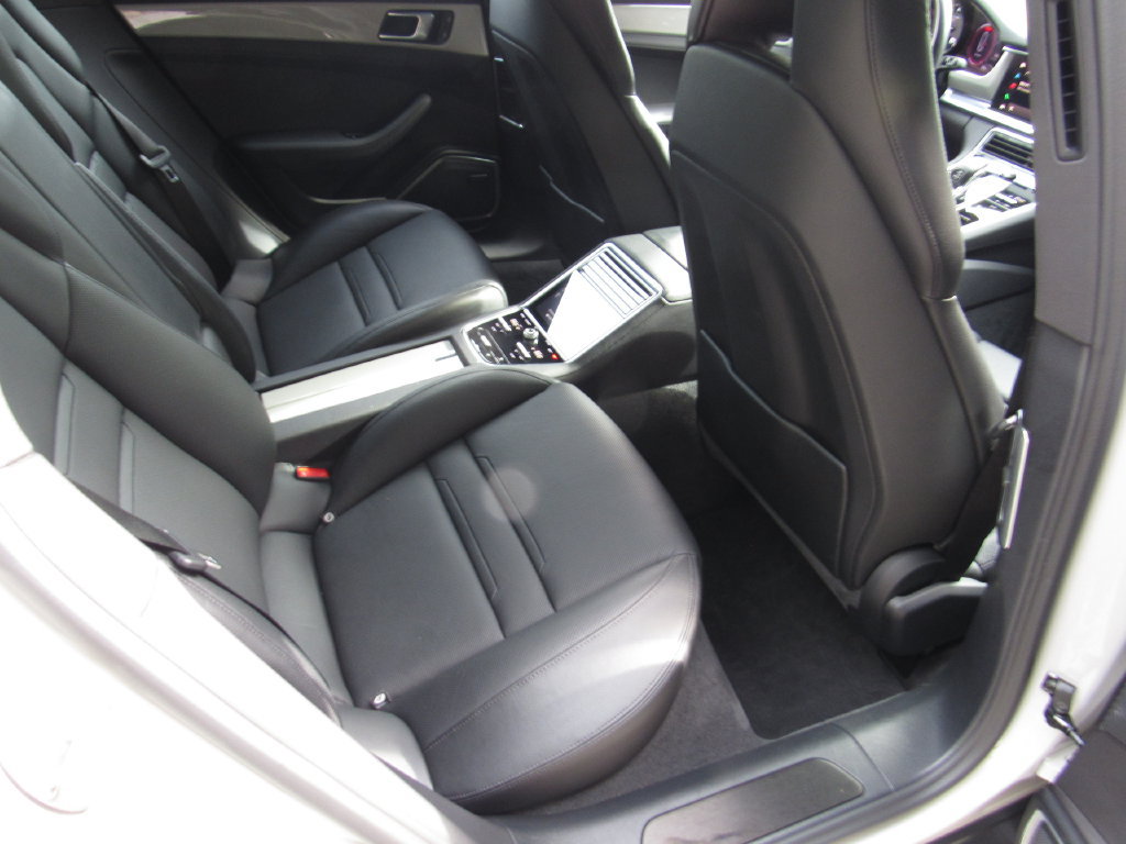 Used 2023 Porsche Panamera image 20