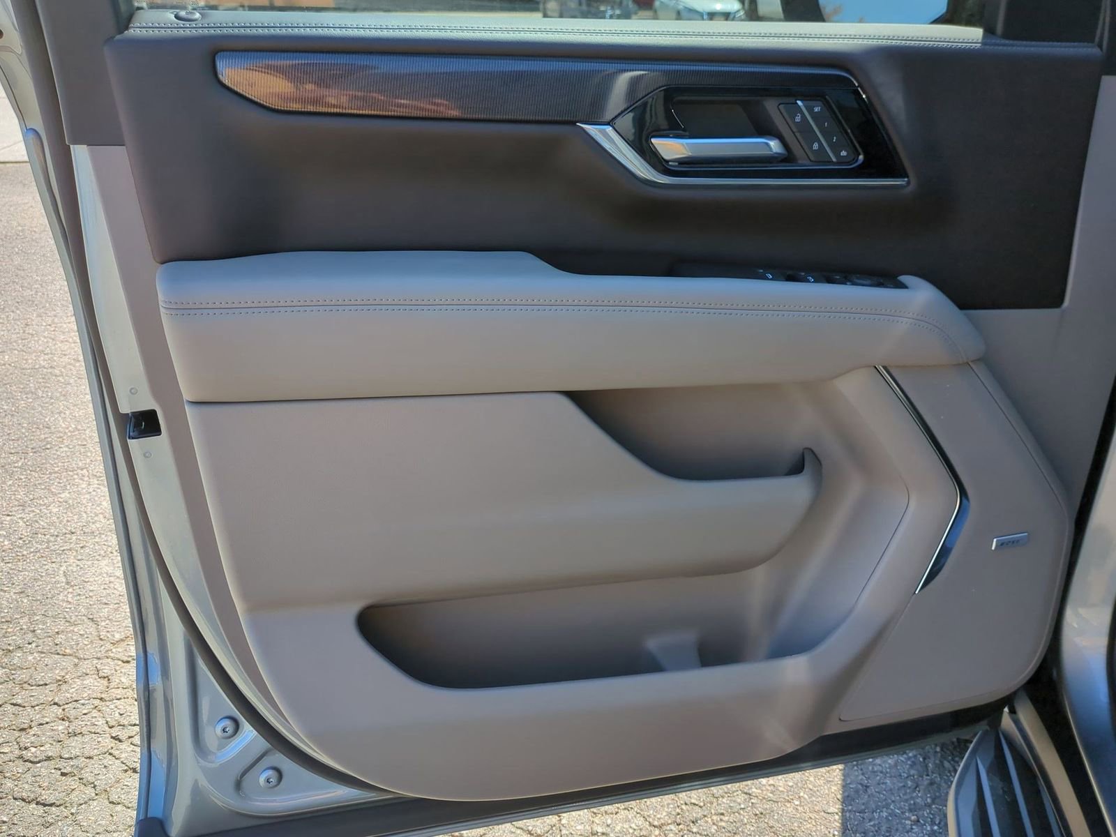 Certified 2025 GMC Yukon XL Elevation image 22