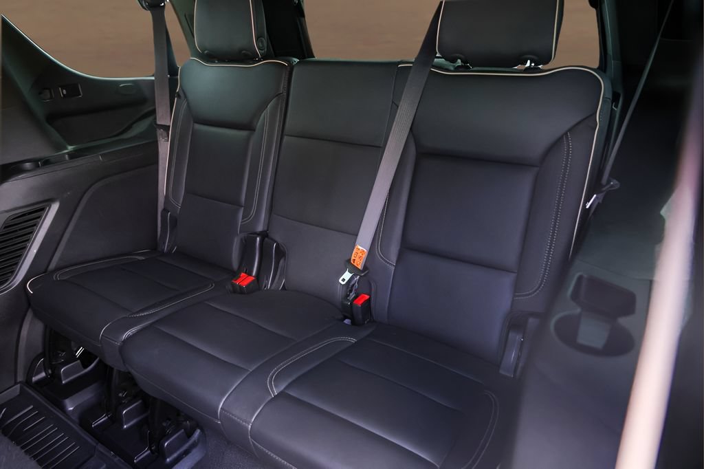 Used 2023 GMC Yukon SLT w/ SLT Luxury Package RWD image 25