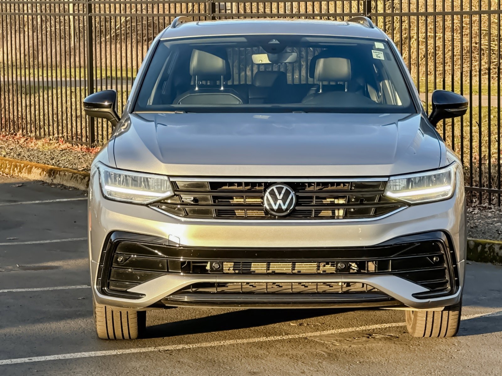 Used 2022 Volkswagen Tiguan SE R-Line image 9