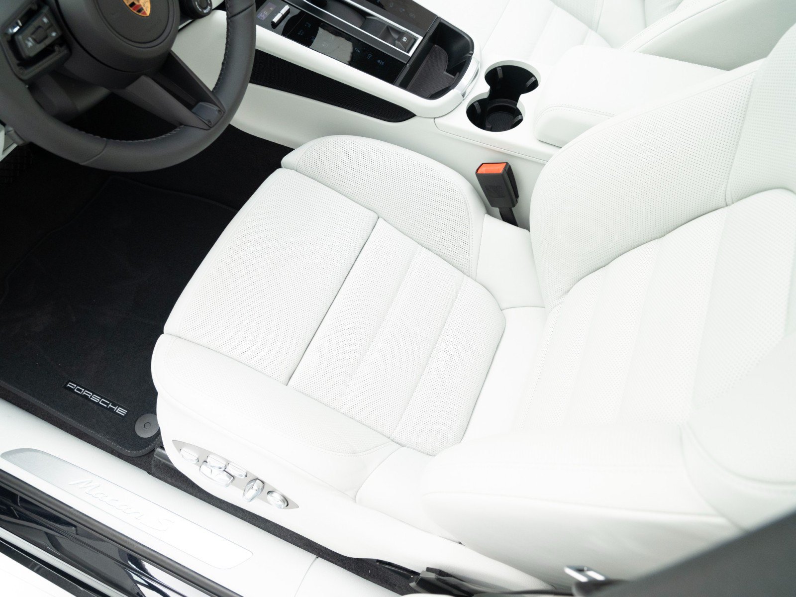New 2026 Porsche Macan S AWD/4WD image 17