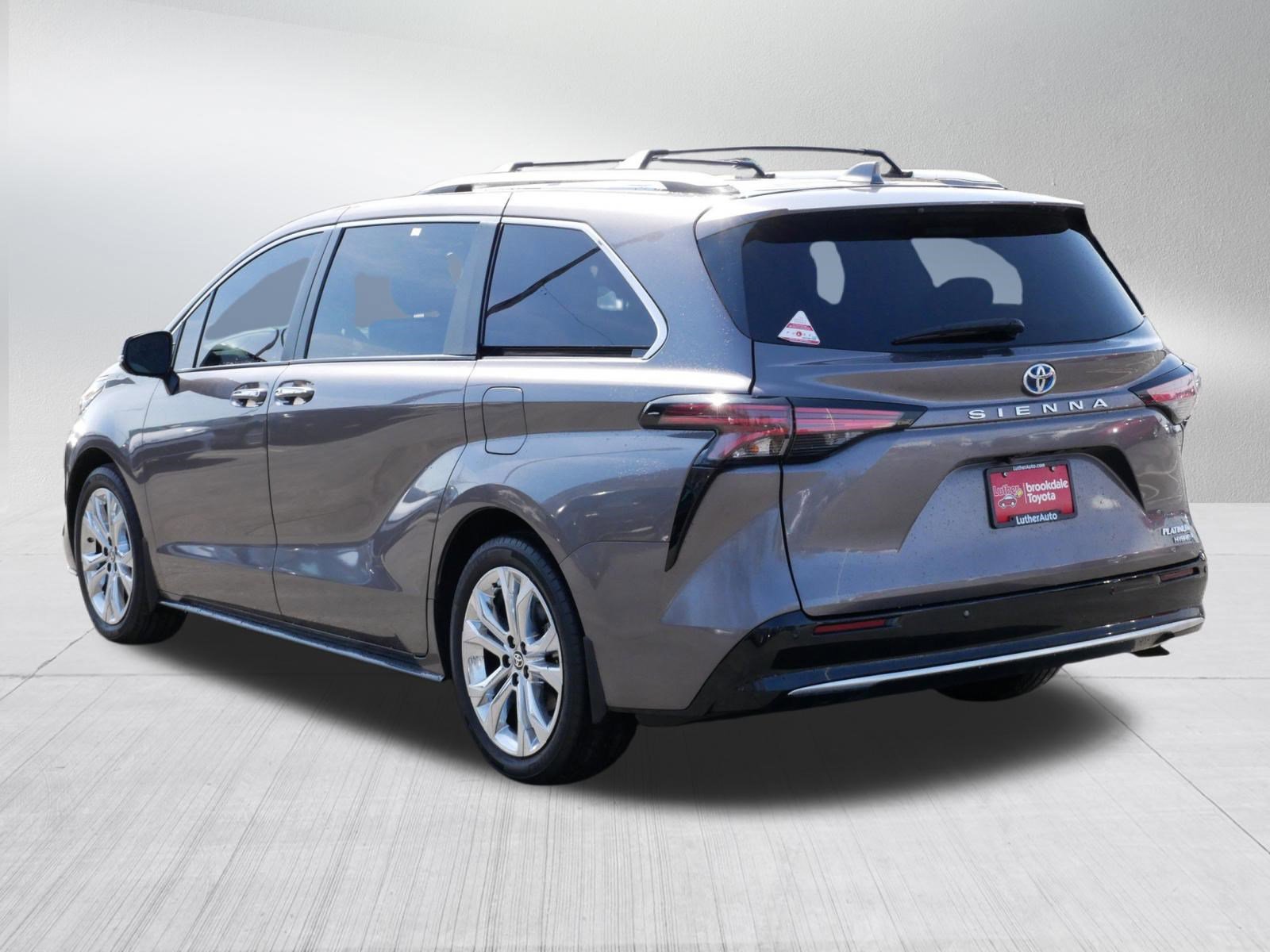 Certified 2024 Toyota Sienna Platinum image 5