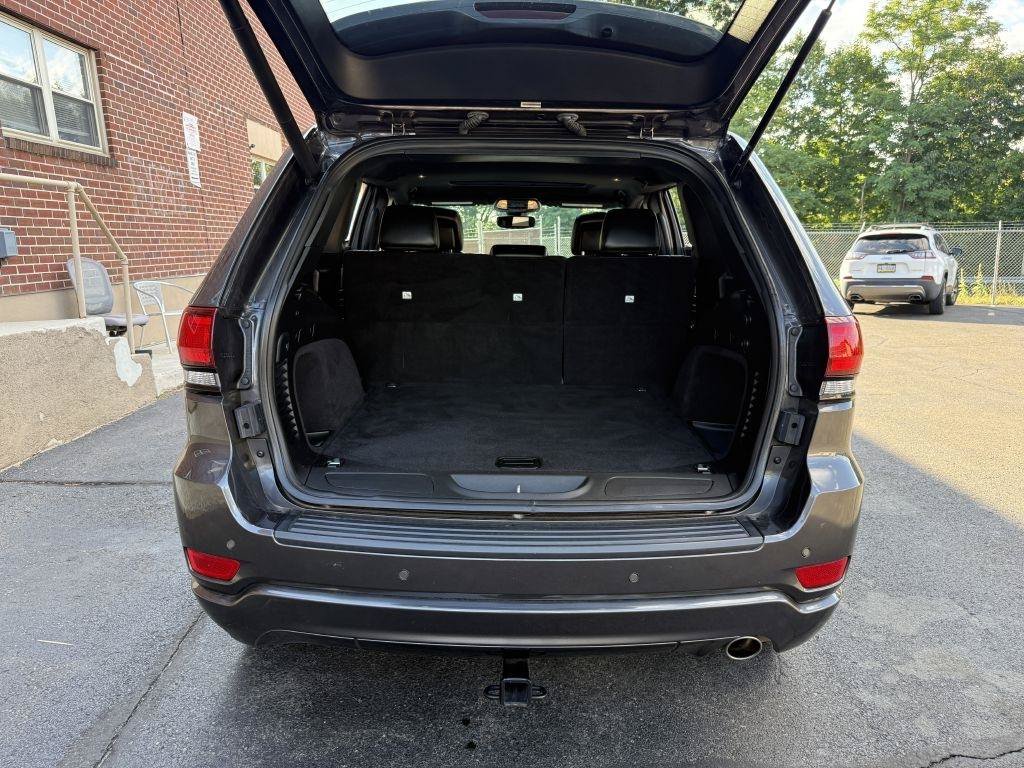 Used 2019 Jeep Grand Cherokee Altitude AWD/4WD image 23