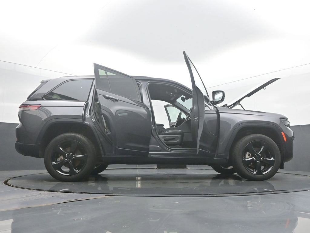 Used 2024 Jeep Grand Cherokee Altitude image 61