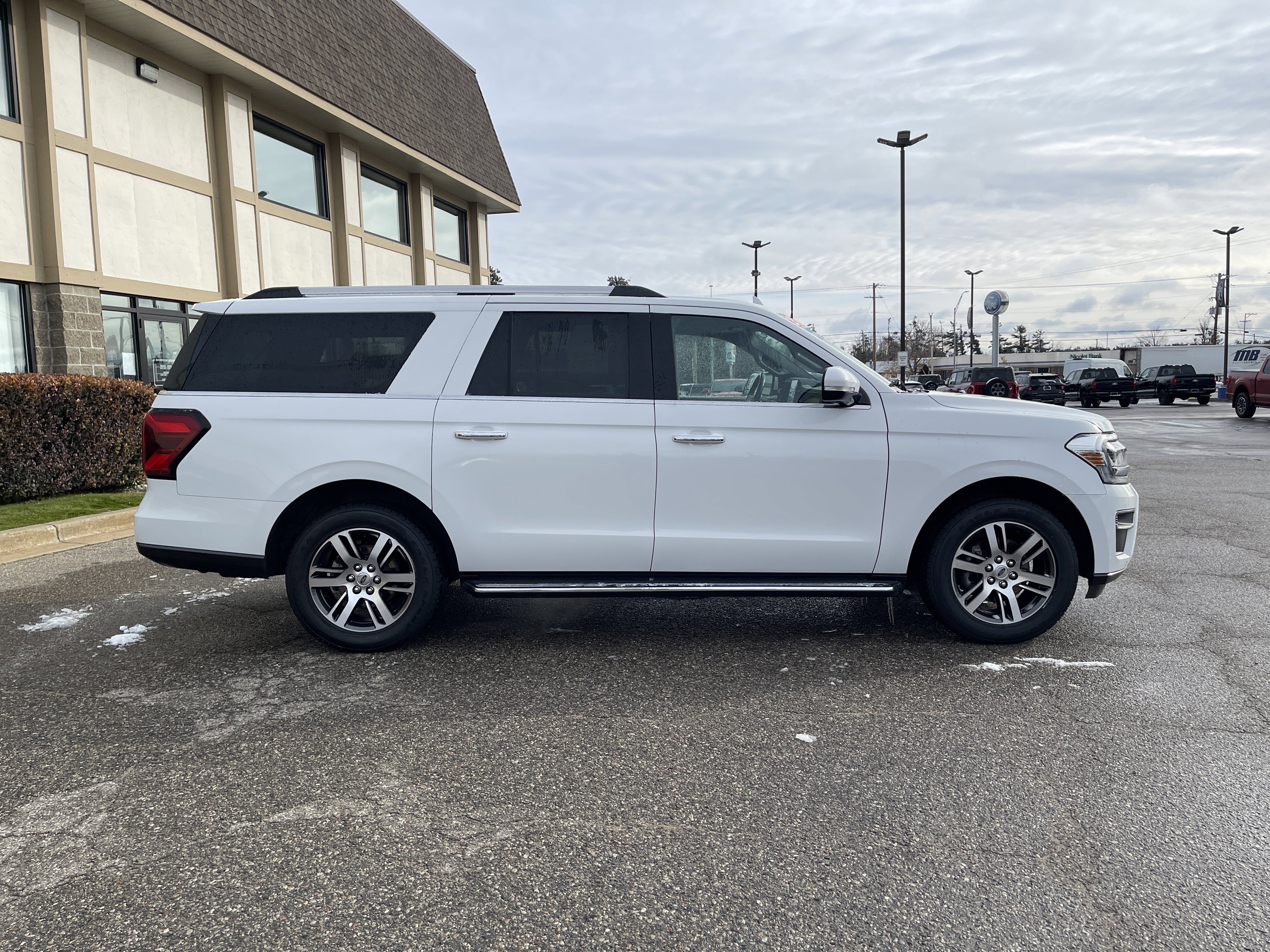 Used 2023 Ford Expedition Max Limited image 2