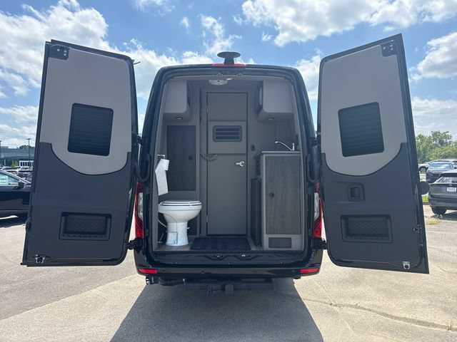 Used 2024 Mercedes-Benz Sprinter 3500 image 9