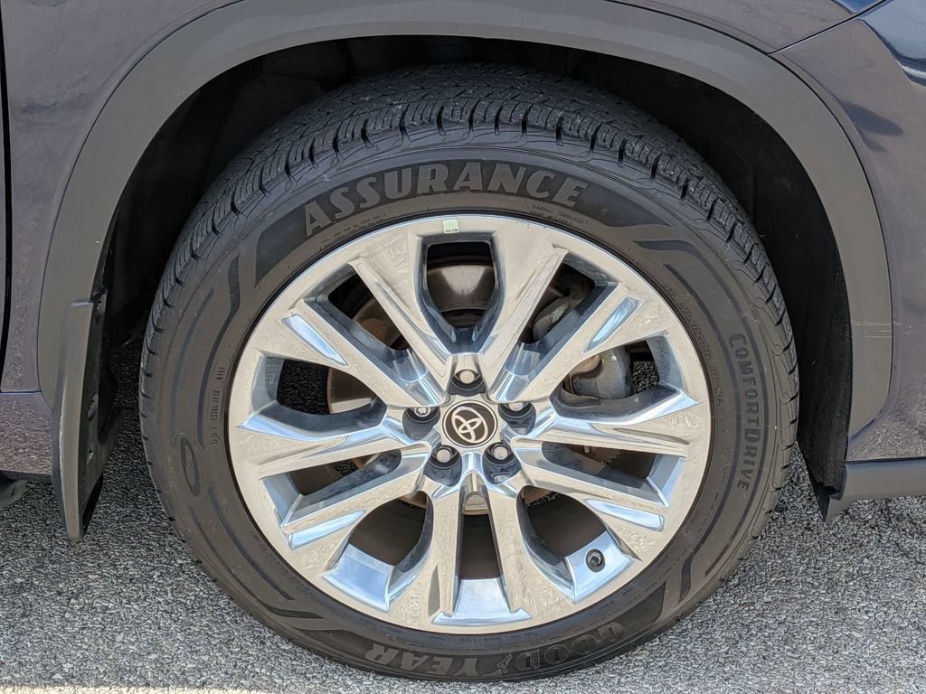 Used 2023 Toyota Highlander Limited AWD/4WD image 9