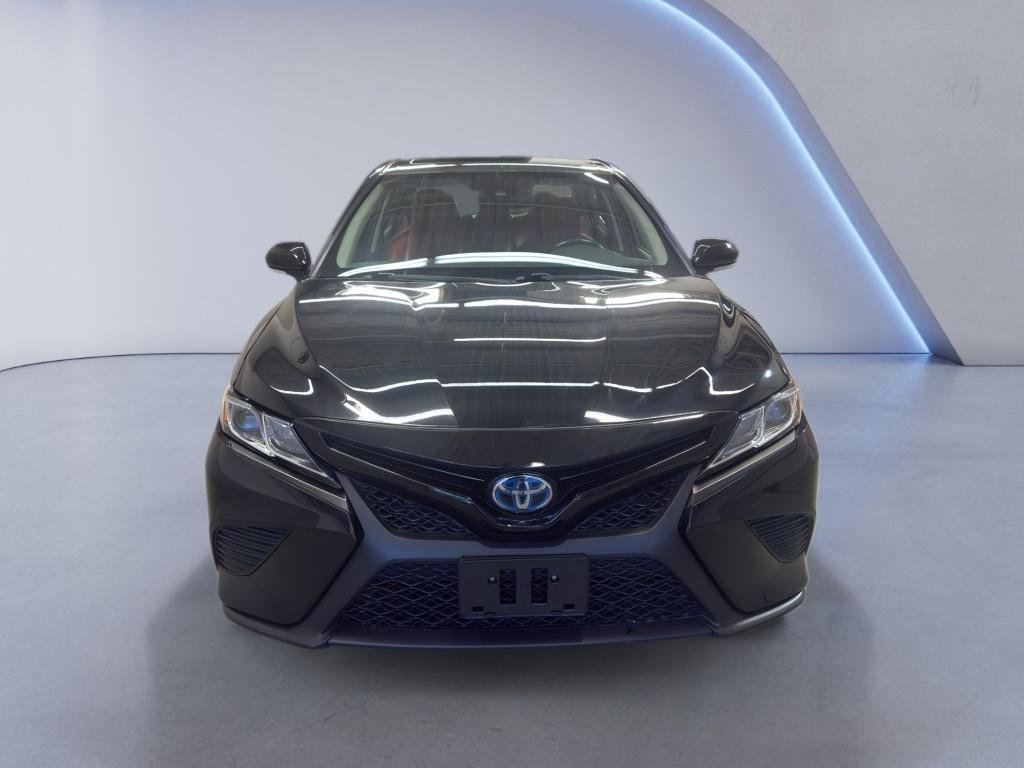 Used 2020 Toyota Camry SE w/ Sunroof Package image 2