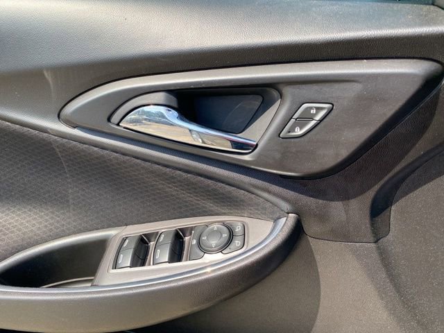 Used 2018 Chevrolet Malibu LT image 17