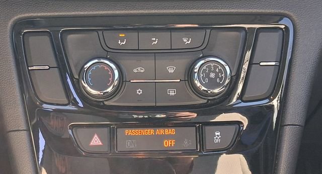 Used 2019 Buick Encore Sport Touring AWD/4WD image 21