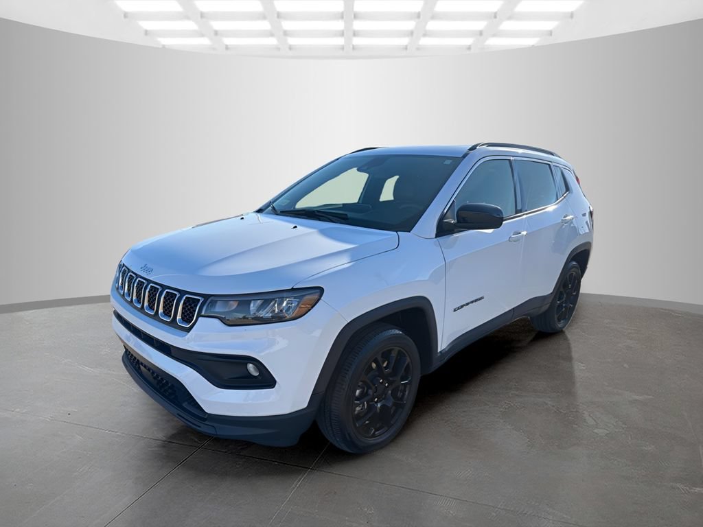 Used 2024 Jeep Compass Latitude AWD/4WD image 3