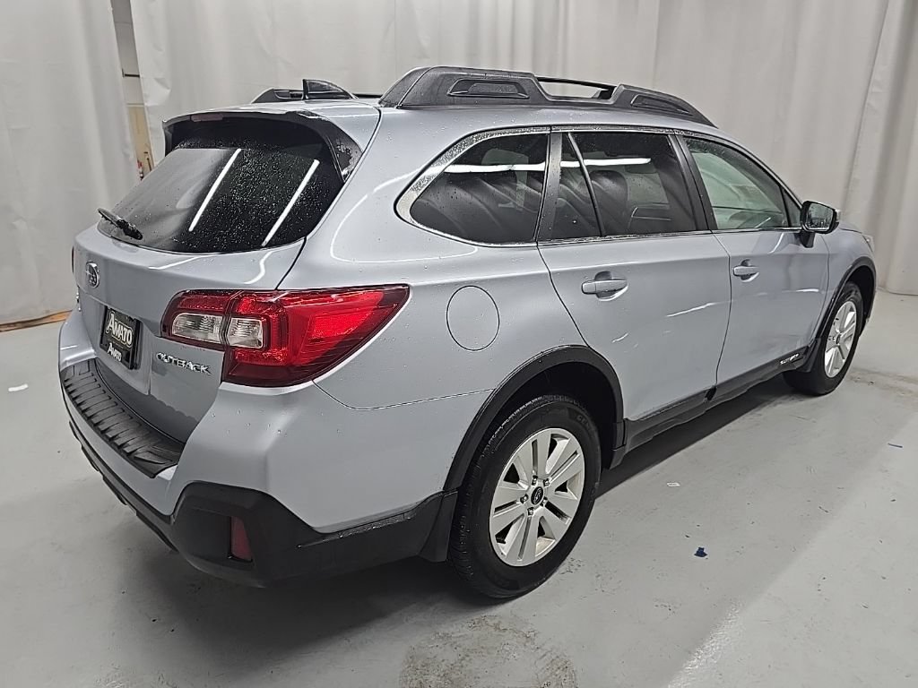 Used 2018 Subaru Outback 2.5i Premium AWD/4WD image 6