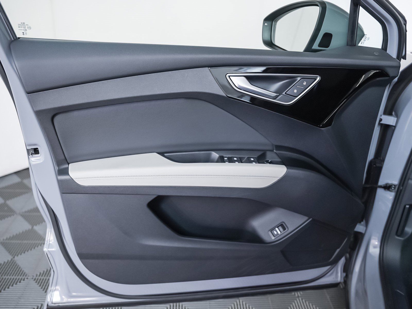 Certified 2023 Audi Q4 e-tron Premium image 25