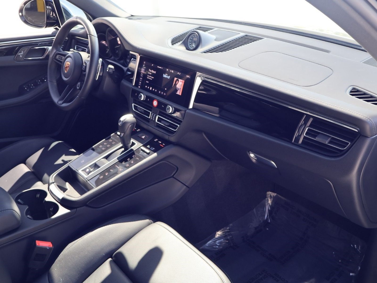 Certified 2026 Porsche Macan AWD/4WD image 25