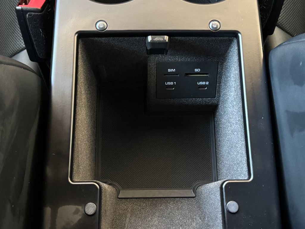 Used 2023 Porsche Macan image 16