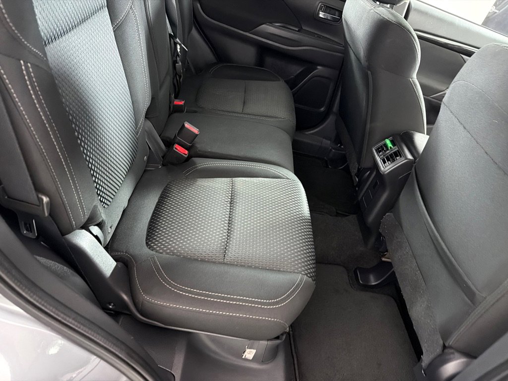 Used 2020 Mitsubishi Outlander ES FWD image 23