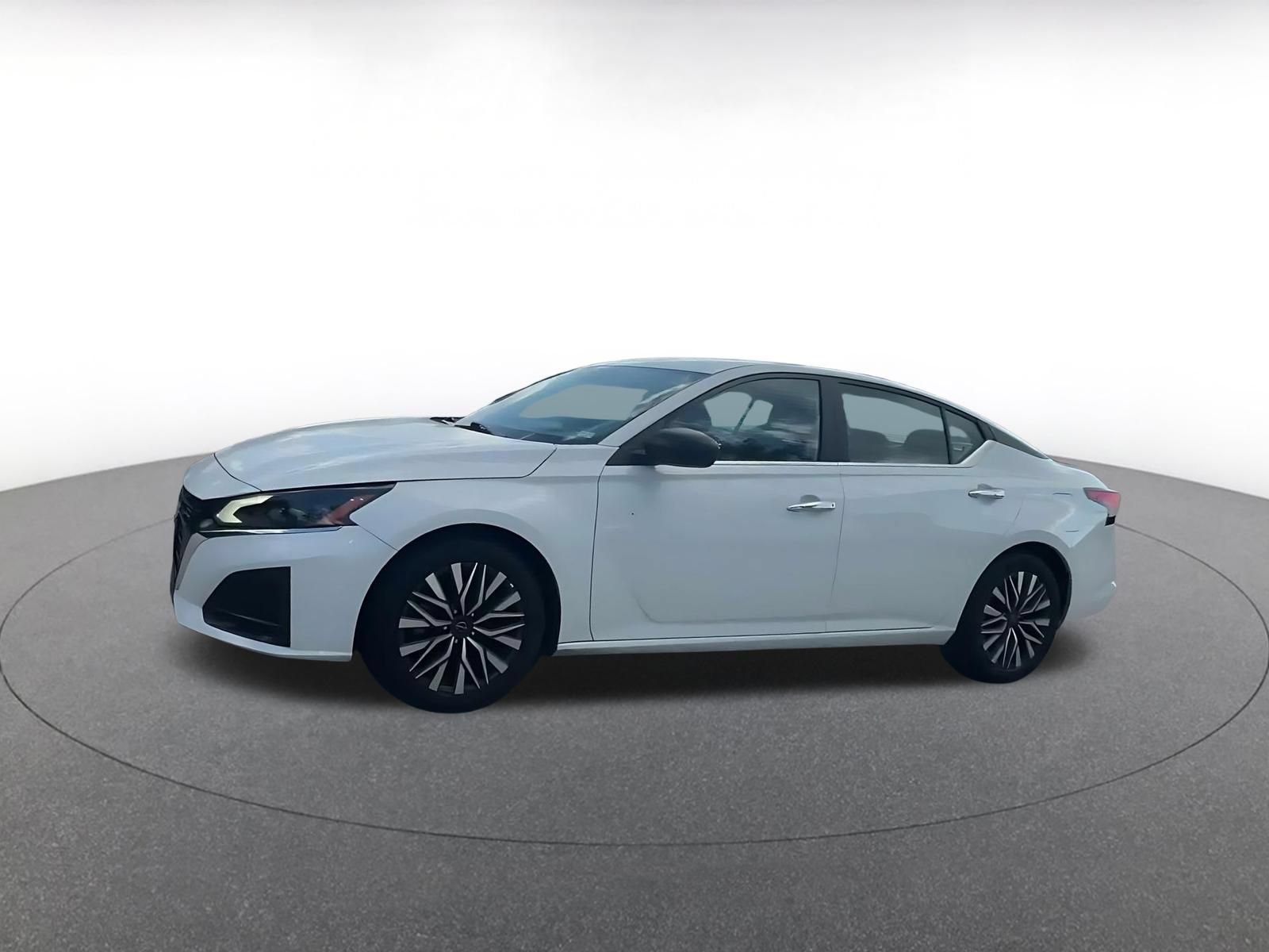 Used 2025 Nissan Altima 2.5 SV FWD image 6
