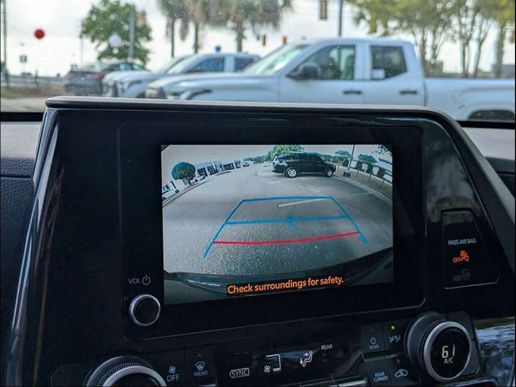 Certified 2025 Toyota Highlander LE FWD image 27