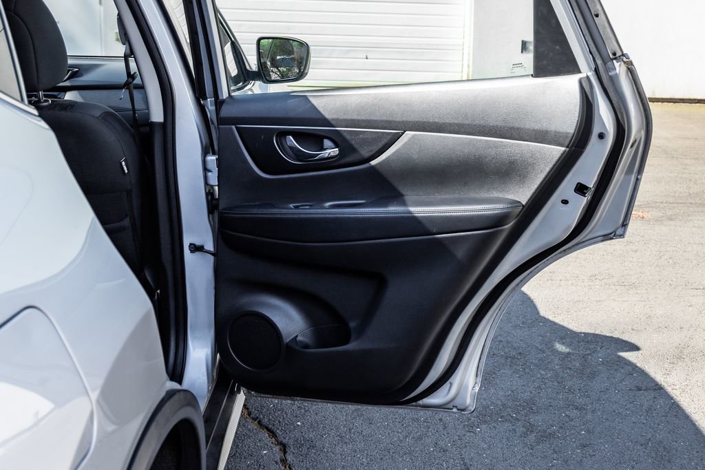 Used 2017 Nissan Rogue S AWD/4WD image 17
