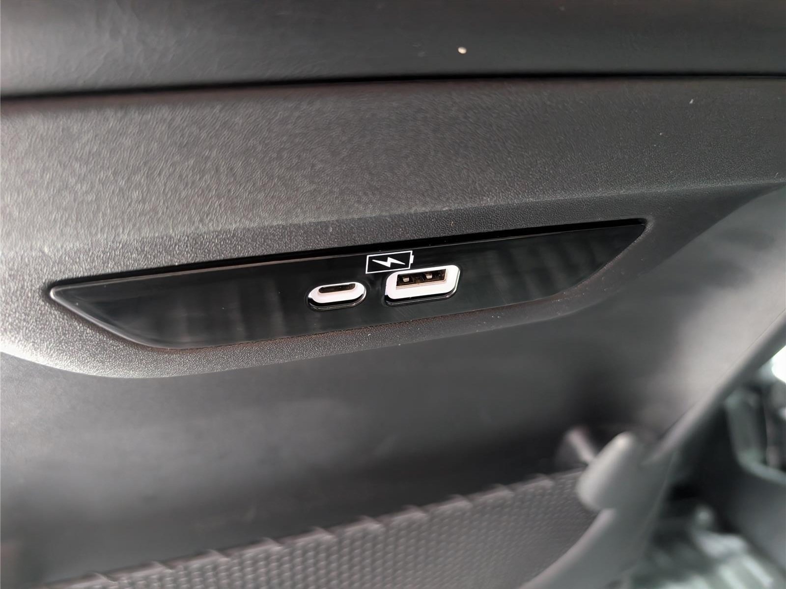 Used 2023 Chrysler Pacifica Limited w/ S Appearance Package AWD/4WD image 18