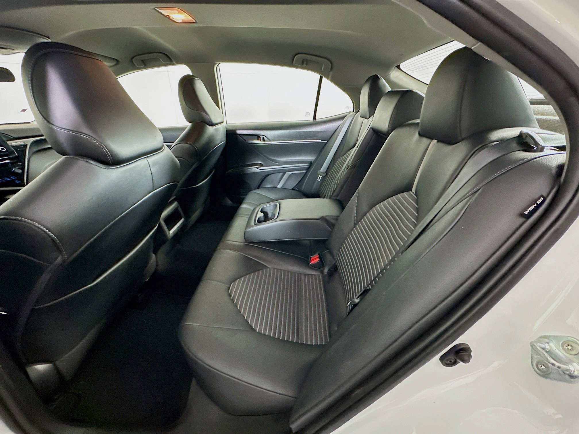 Used 2021 Toyota Camry SE w/ Carpet Mat Package (TMS) image 26