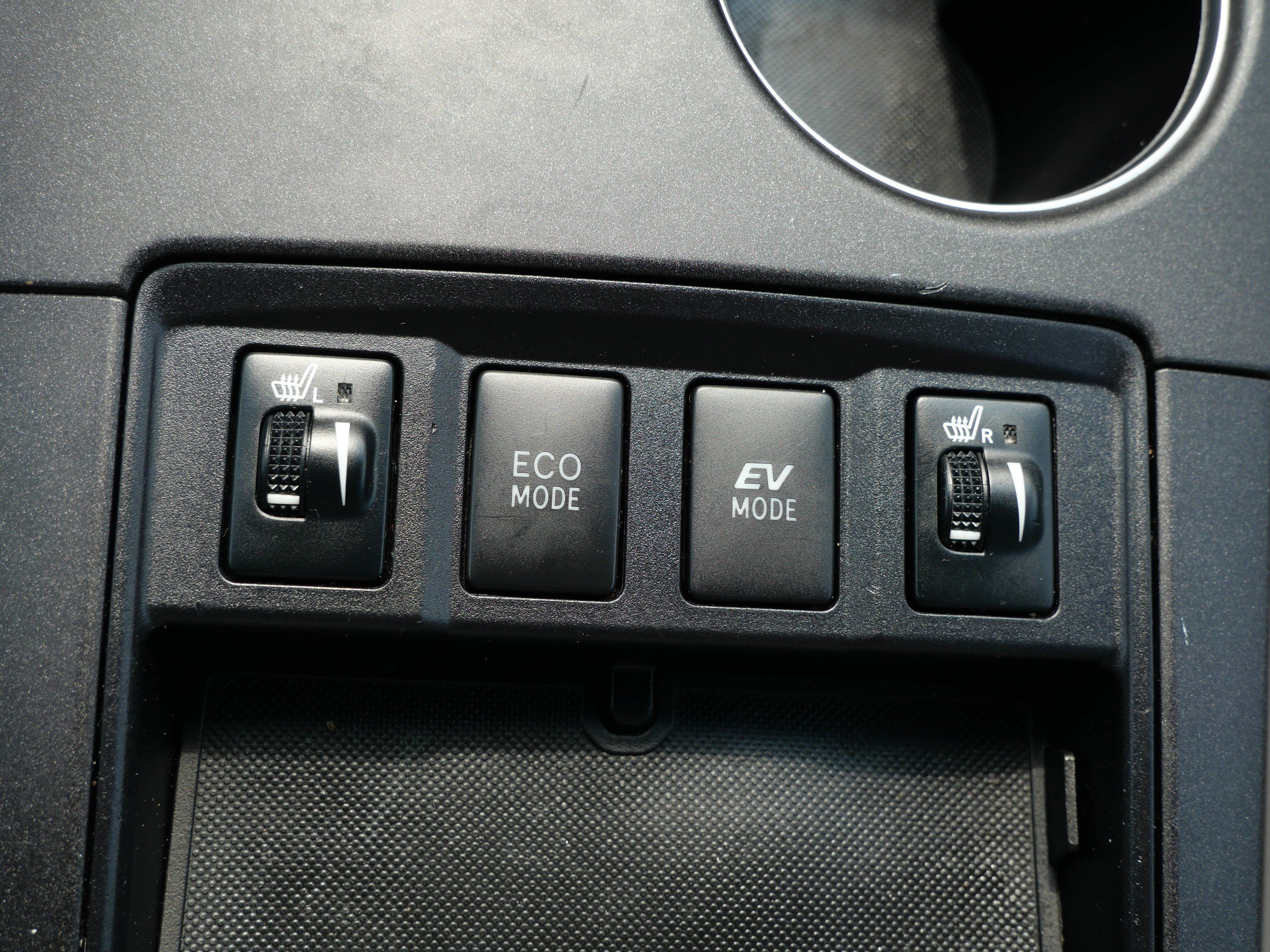 Used 2016 Toyota Camry XLE w/ Moonroof Package FWD image 31