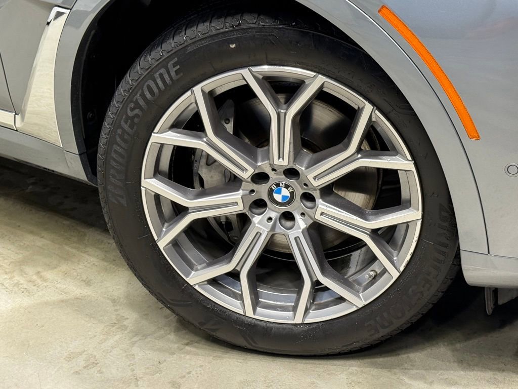 Used 2024 BMW X7 xDrive40i w/ Premium Package image 10