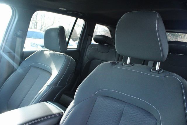 Used 2024 Jeep Grand Cherokee Laredo image 14