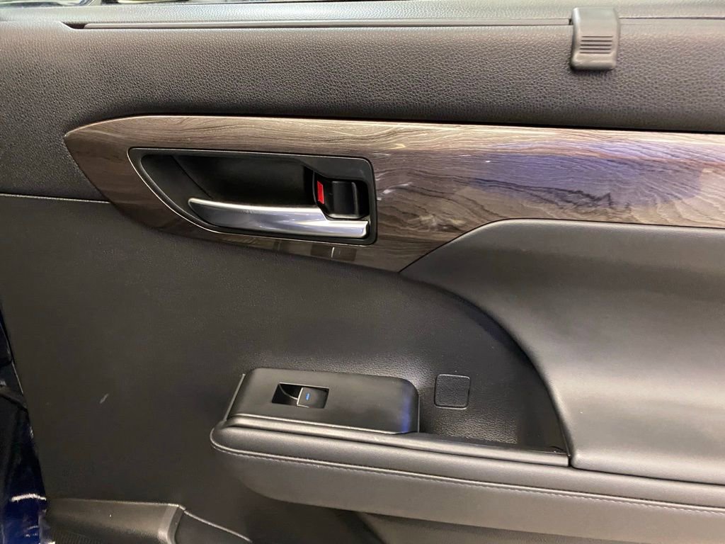 Used 2022 Toyota Highlander Platinum image 31