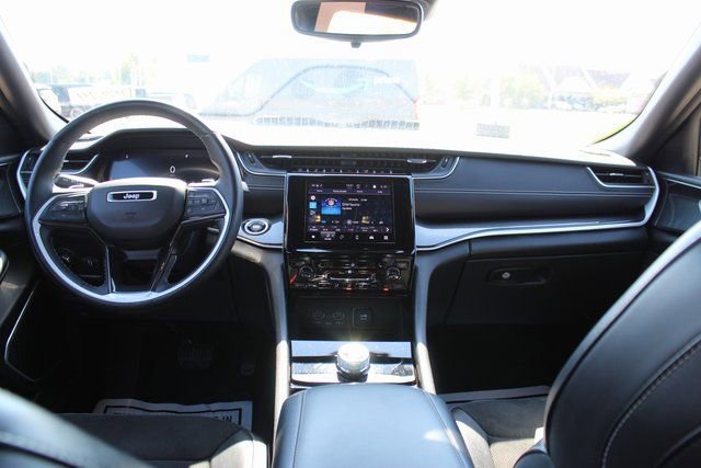 Used 2022 Jeep Grand Cherokee L Laredo image 11