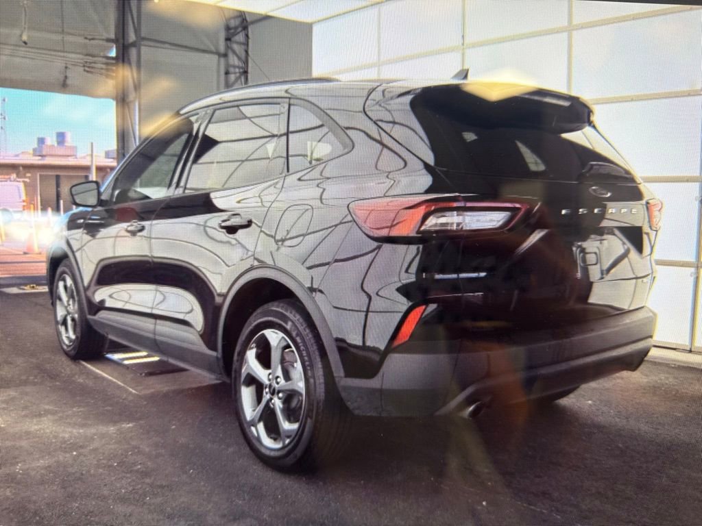Used 2025 Ford Escape ST-Line AWD/4WD image 3