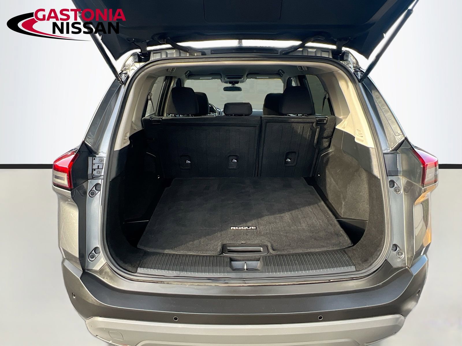 Used 2021 Nissan Rogue SV image 34