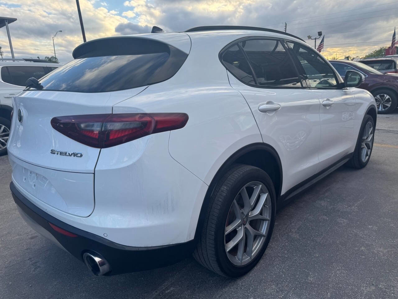 Used 2018 Alfa Romeo Stelvio Ti Sport AWD/4WD image 5