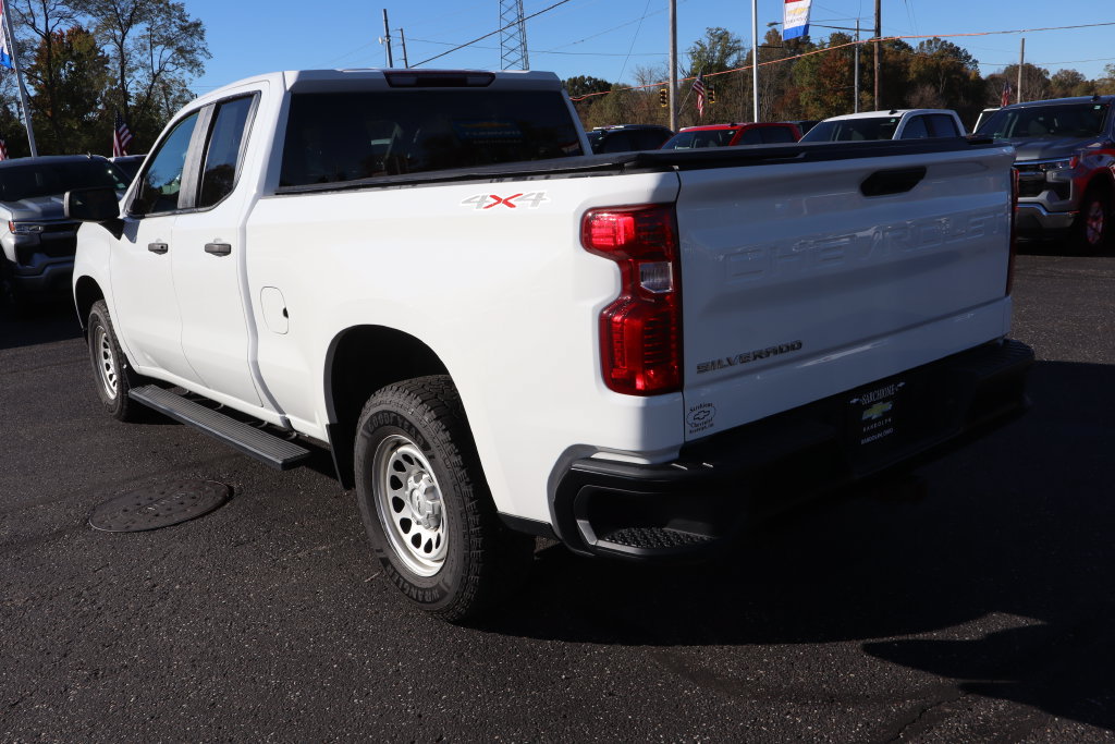 Used 2022 Chevrolet Silverado 1500 W/T w/ WT Value Package AWD/4WD image 3