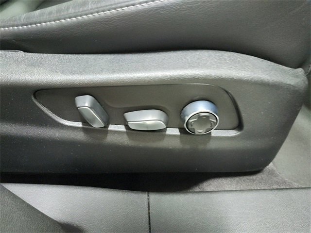 Used 2024 Cadillac XT4 Premium Luxury image 37