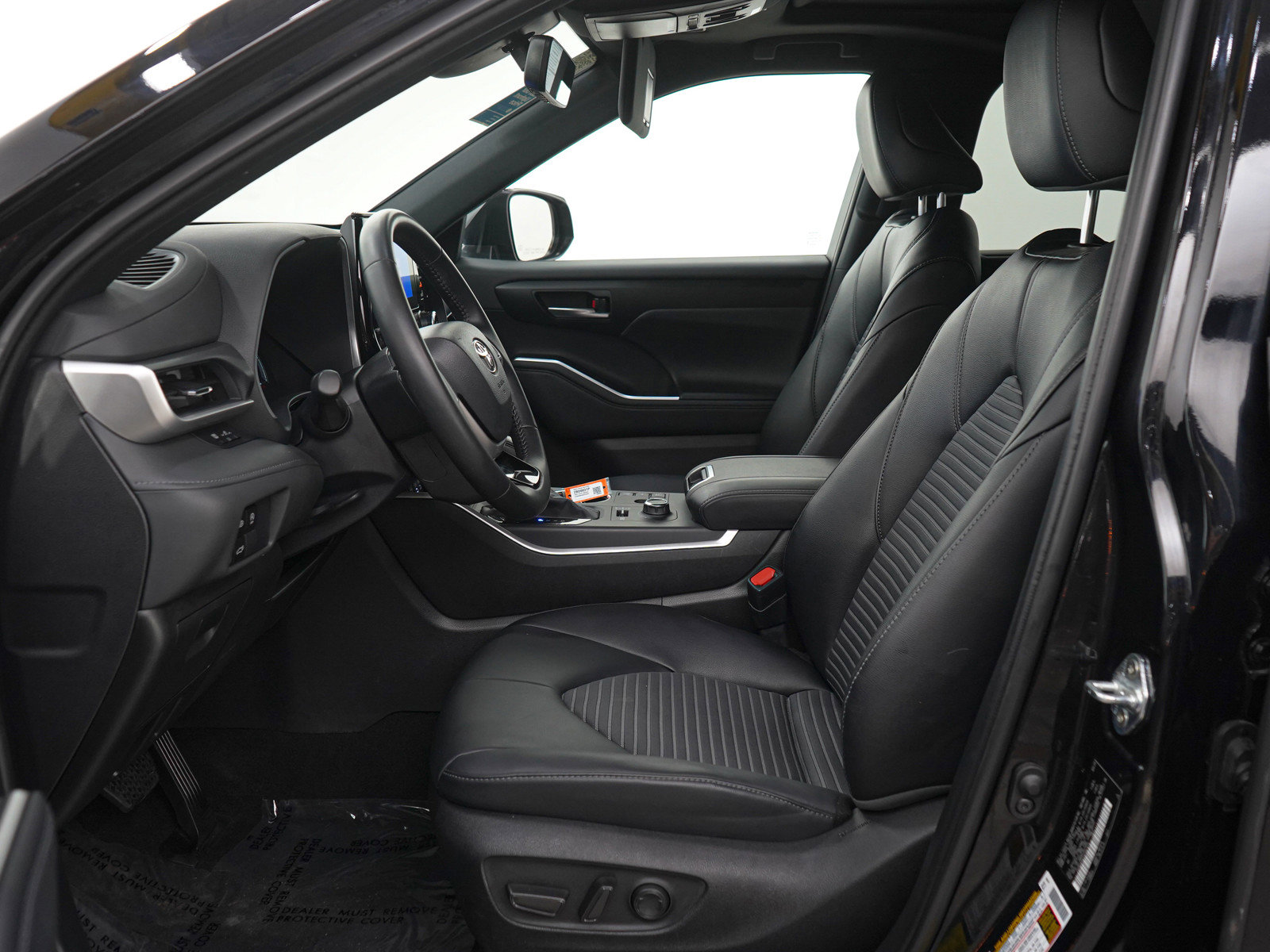 Used 2025 Toyota Highlander XSE image 17