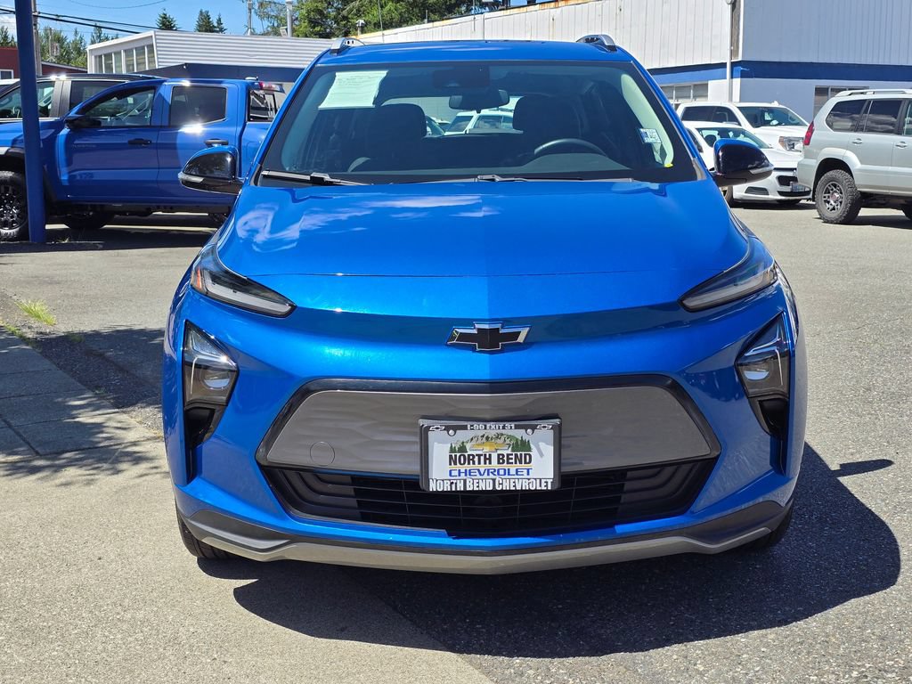 Used 2022 Chevrolet Bolt EUV LT w/ Comfort Package FWD image 2
