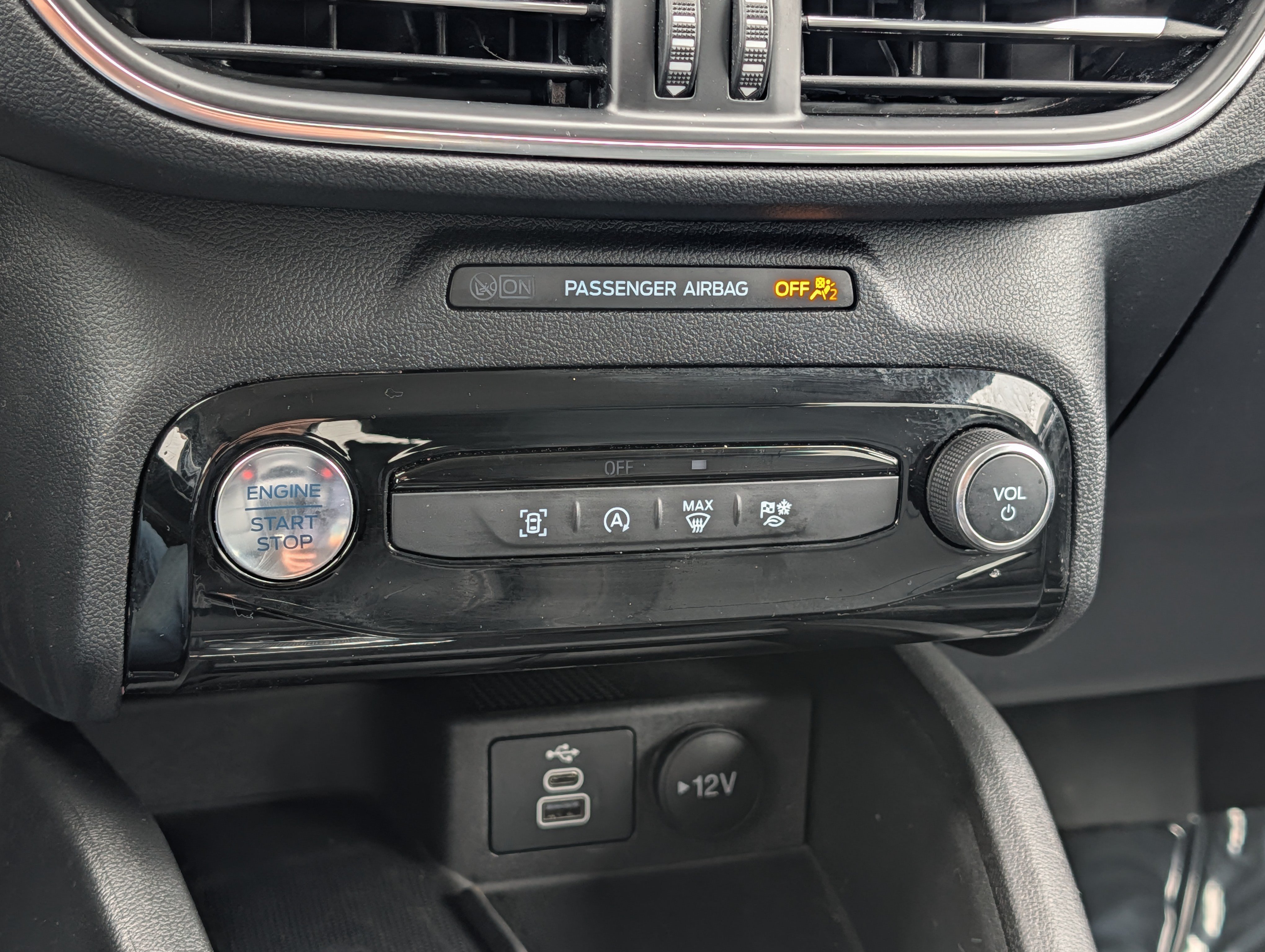 Used 2025 Ford Escape Platinum AWD/4WD image 24