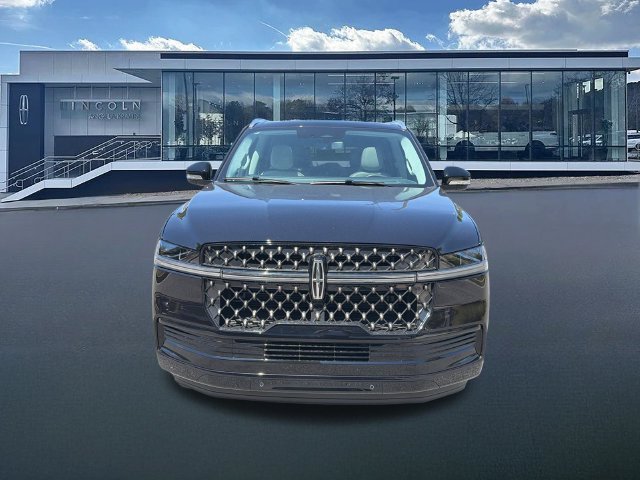 New 2027 Lincoln Navigator L Black Label AWD/4WD image 2
