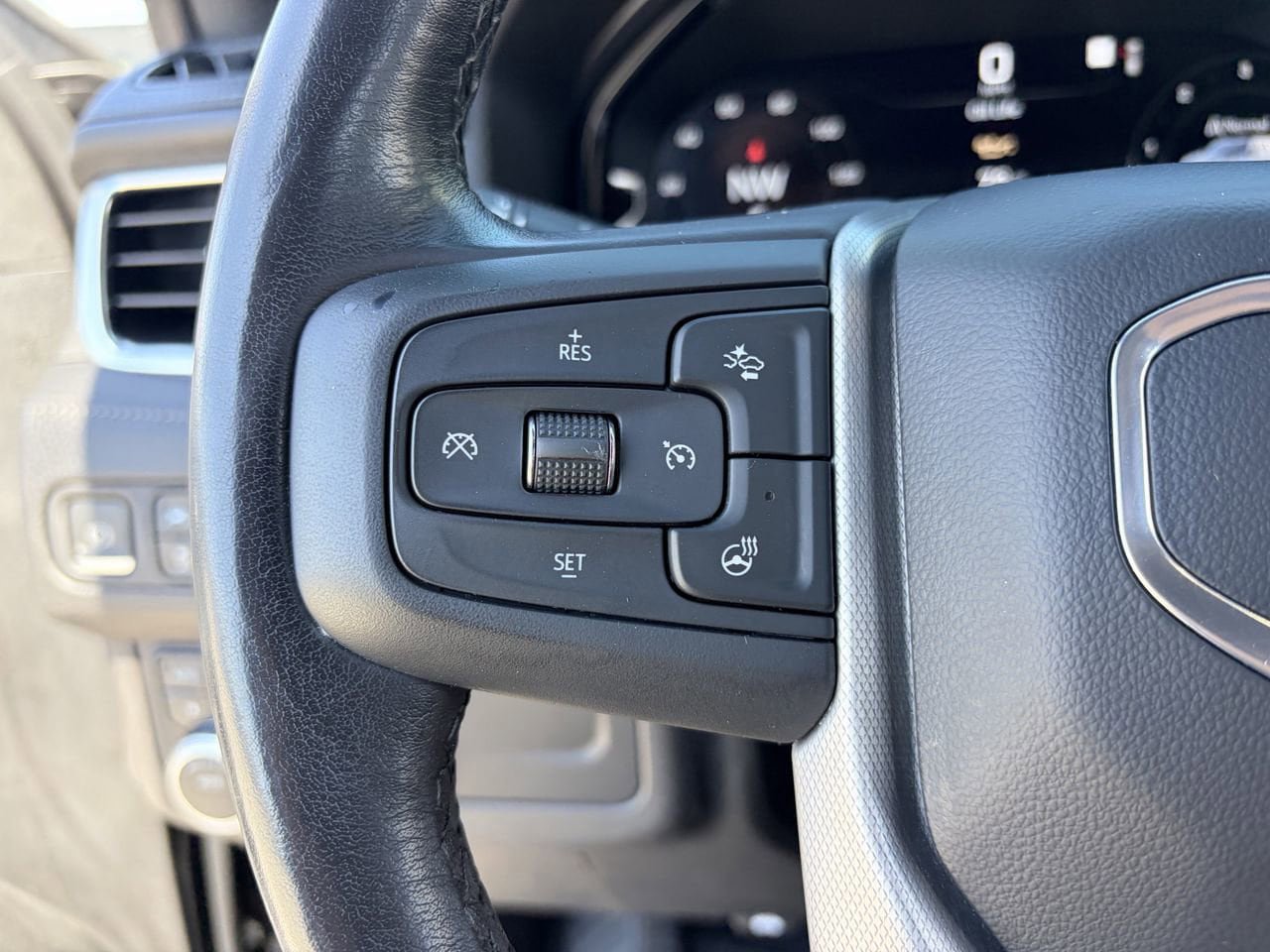 Used 2022 GMC Yukon Denali AWD/4WD image 21
