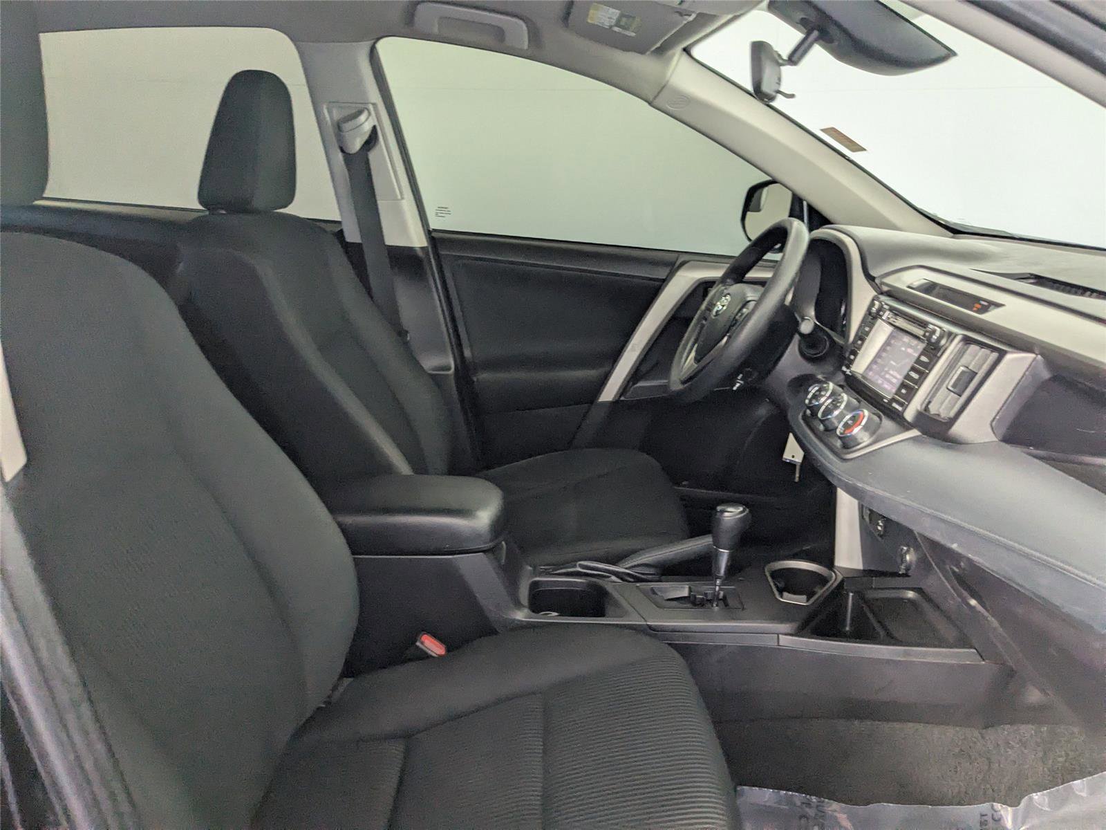 Used 2018 Toyota RAV4 LE image 22