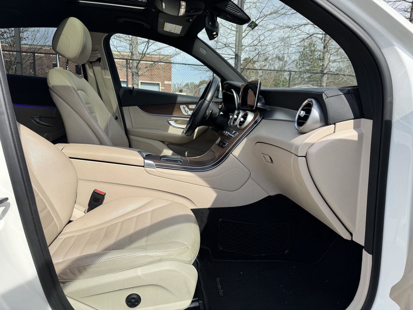 Used 2020 Mercedes-Benz GLC 300 4MATIC Coupe image 28