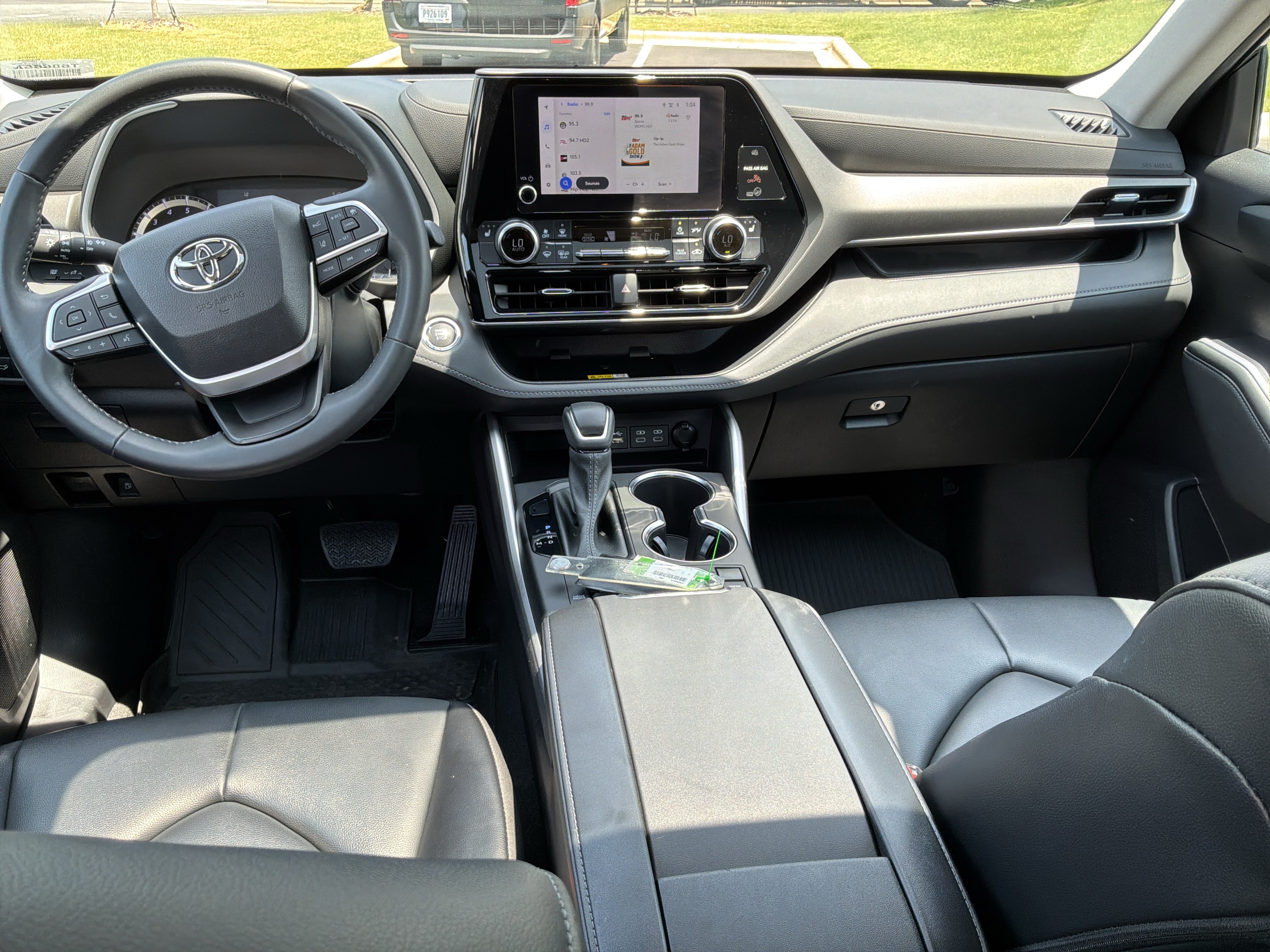 Used 2023 Toyota Highlander XLE FWD image 17
